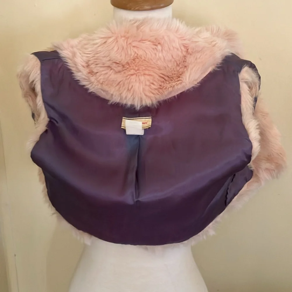 Faux pink fur shrug vest - Picture 3 of 5